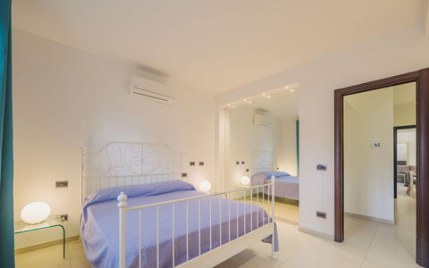 Appartamento Leonardo: Water, Sky, Building, Window, Swimming Pool, Azure, Shade, Composite Material, Real Estate, Leisure