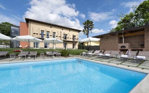 Casa San Grato - Roero - Langhe, Piemonte: Water, Cloud, Sky, Plant, Property, Building, Swimming Pool, Azure, Chair, Tree