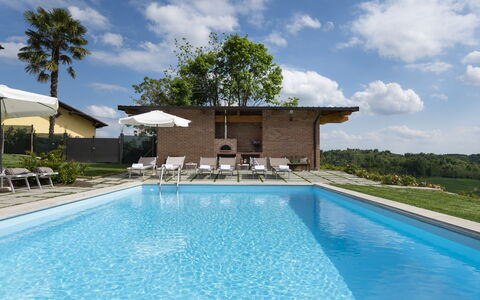 Casa San Grato - Roero - Langhe, Piemonte: Cloud, Water, Plant, Sky, Property, Building, Swimming Pool, Azure, Tree, Shade