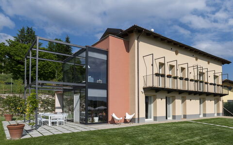 Casa San Grato - Roero - Langhe, Piemonte: Sky, Cloud, Plant, Building, Window, Land Lot, Urban Design, Grass, Residential Area, Real Estate