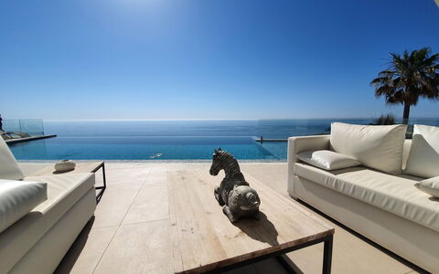 Luz: Water, Sky, Azure, Comfort, Building, Outdoor Furniture, Couch, Plant, Shade, Leisure