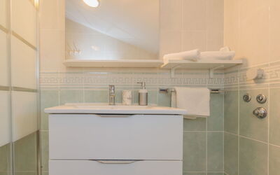 Accommodation:&nbsp;Irena 127.3