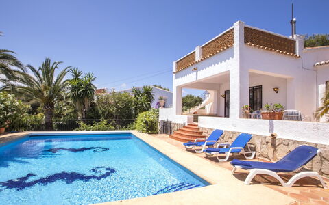 Casa Moser: Sky, Cloud, Water, Building, Plant, Azure, Tree, Swimming Pool, Condominium, Shade