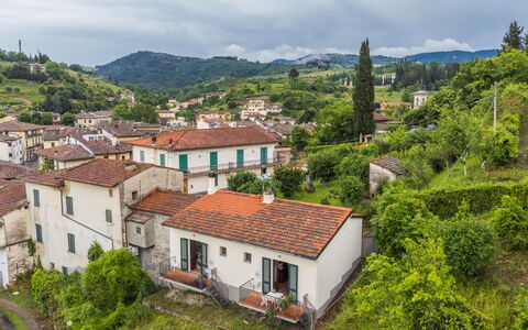 La Casina di Luca: Sky, Cloud, Water, Building, Plant, Azure, Tree, Swimming Pool, Condominium, Shade