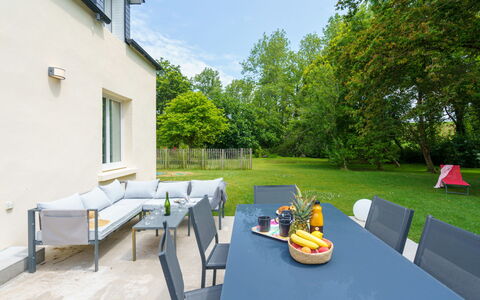 Penhors: Water, Sky, Table, Furniture, Property, Chair, Azure, Outdoor Table, Outdoor Furniture, Tableware