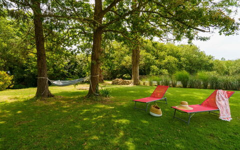 Penhors: Water, Sky, Table, Furniture, Property, Chair, Azure, Outdoor Table, Outdoor Furniture, Tableware