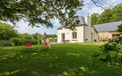 Penhors: Water, Sky, Table, Furniture, Property, Chair, Azure, Outdoor Table, Outdoor Furniture, Tableware