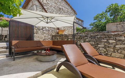 Di Nelo: Water, Sky, Table, Furniture, Property, Chair, Azure, Outdoor Table, Outdoor Furniture, Tableware