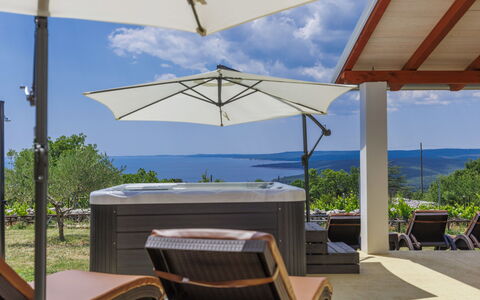 Di Nelo: Water, Sky, Table, Furniture, Property, Chair, Azure, Outdoor Table, Outdoor Furniture, Tableware