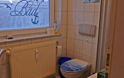 Schwarz: Water, Sky, Cloud, Building, Swimming Pool, Blue, Azure, Outdoor Furniture, Leisure, Plant