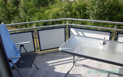 Preiss: Shade, Tree, Composite Material, Outdoor Furniture, Rectangle, Roof, Grass, Landscape, Metal, Building