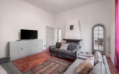 Massarosa Front Lake, The Gargoyles: Building, Property, Furniture, Window, Picture Frame, Comfort, Wood, Interior Design, Flooring