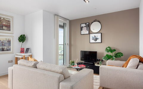 Avant-Garde, Shoreditch: Picture Frame, Property, Couch, Furniture, Interior Design, Living Room, Floor, Wall, Flooring