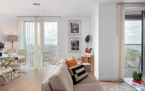 Avant-Garde, Shoreditch: Plant, Furniture, Window, Wood, Comfort, Interior Design, Table, Lighting, Houseplant, Building