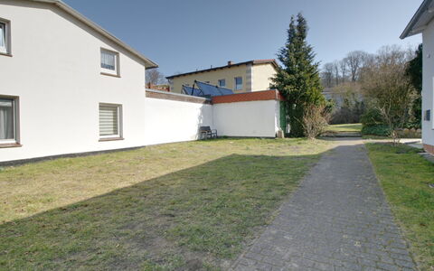 Usedomer Seekiste: Furniture, Table, Sky, Chair, Wood, Interior Design, Tree, Floor, Shade, Building