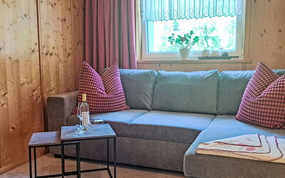 Accommodation:&nbsp;Dankl 100.2