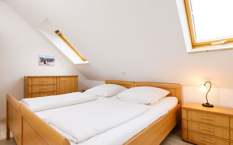 Koserow 186: Furniture, Property, Comfort, Building, Cabinetry, Wood, Textile, Drawer, Bed Frame, Bed