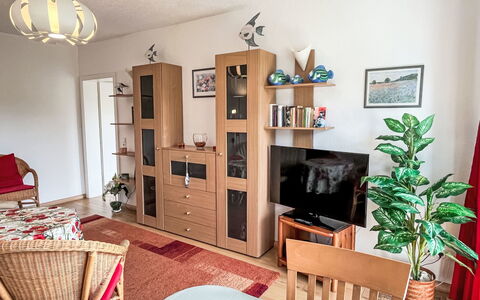 Karsten: Property, Furniture, Plant, Table, Picture Frame, Houseplant, Wood, Chair, Flowerpot, Couch