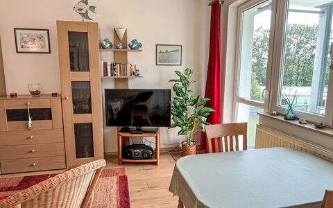 Karsten: Table, Picture Frame, Plant, Furniture, Property, Window, Wood, Houseplant, Interior Design, Living Room