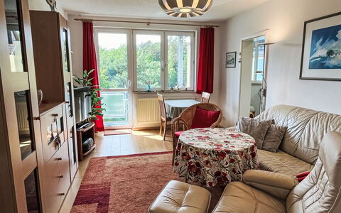 Karsten: Picture Frame, Furniture, Property, Couch, Window, Wood, Interior Design, Lighting, Architecture, Floor