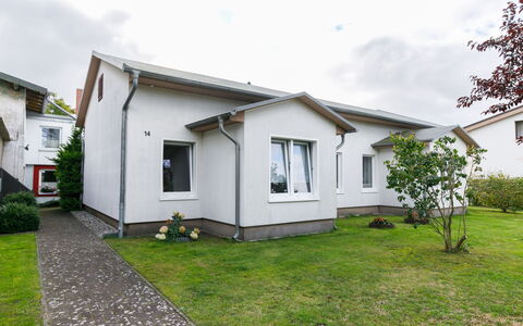 Tauber: Sky, Plant, Cloud, Building, Property, Window, House, Land Lot, Grass