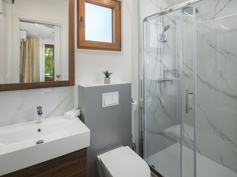 Accommodation:&nbsp;Luxury Bay Villa with Private Hot Tub 313.2