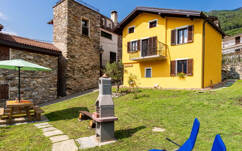 Leonardo: Plant, Building, Sky, Property, Window, Green, Nature, Azure, House, Land Lot