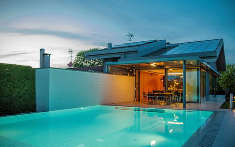 Villa Dalia Venezia: Water, Sky, Property, Plant, Swimming Pool, Azure, Cloud, Shade, Building, Outdoor Furniture