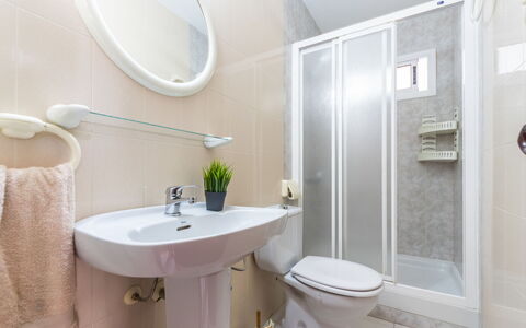 Llimona: Mirror, Tap, Plumbing Fixture, Property, Bathroom Sink, Sink, Plant, Purple, Product, Bathroom