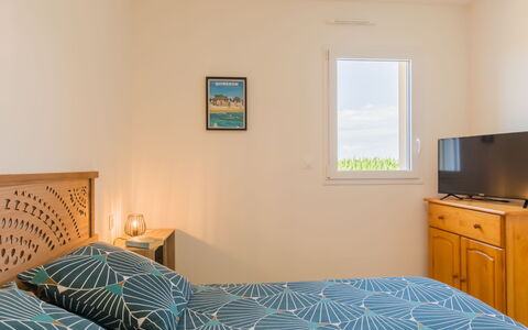 Kervennou: Cabinetry, Furniture, Blue, Comfort, Azure, Wood, Interior Design, Flooring, Floor, Building