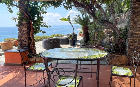 Wesea: Furniture, Table, Chair, Outdoor Furniture, Outdoor Table, Flowerpot, Kitchen & Dining Room Table, Garden, Patio, Coffee Table