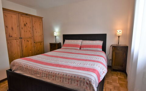 Madesimo 360: Furniture, Building, Comfort, Wood, Bed, Architecture, Floor, Bed Frame, Wood Stain