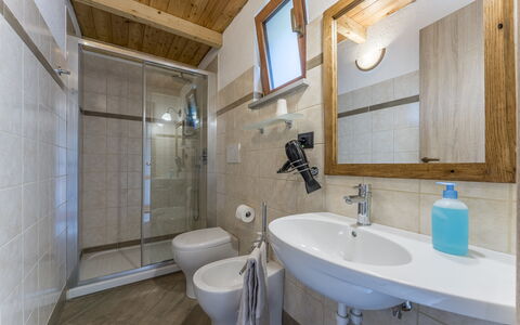 Casa Aurora - Recco, Liguria: Mirror, Tap, Plumbing Fixture, Sink, Property, Bathroom Sink, Bathroom, Purple, Architecture