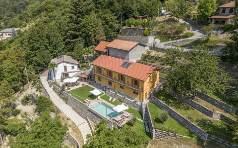 Casa Aurora - Recco, Liguria: Building, Property, Plant, Window, Tree, Land Lot, Urban Design, House, Neighbourhood, Residential Area