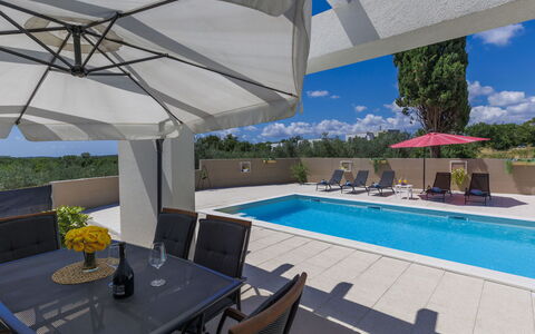 Noce: Table, Furniture, Plant, Property, Water, Umbrella, Chair, Swimming Pool, Shade, Azure