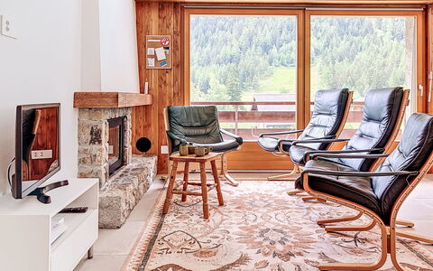 Champex 220: Furniture, Wood, Interior Design, Flooring, Floor, Living Room, Room, Home, Wood Flooring, Carpet