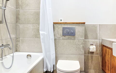 Champex 220: Toilet Seat, Plumbing Fixture, Bathroom, Toilet, Flooring, Interior Design, Floor, Plumbing, Tap, Tile