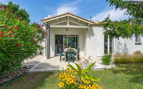 Villa Margarin: Water, Building, Plant, Sky, Daytime, Property, Swimming Pool, Azure, Window, Tree
