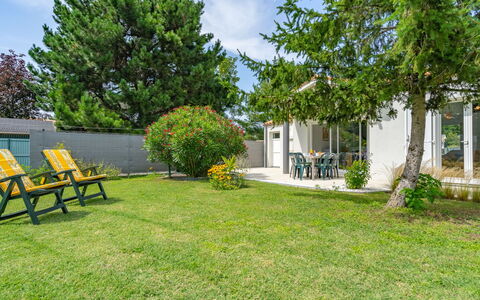 Villa Margarin: Water, Building, Plant, Sky, Daytime, Property, Swimming Pool, Azure, Window, Tree
