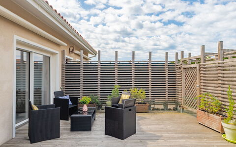 Grand Courlis: Water, Plant, Swimming Pool, Tree, Shade, Outdoor Furniture, Leisure, Rectangle, Composite Material, Landscape