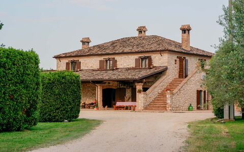 Villa Pagannoni: Plant, Sky, Building, Window, House, Tree, Cottage, Door, Grass