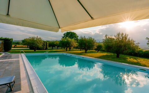 Villa Pagannoni: Water, Plant, Daytime, Property, Swimming Pool, Sky, Building, Azure, Tree, Shade