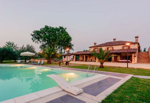 Villa Pagannoni: Water, Sky, Plant, Building, Tree, Swimming Pool, Outdoor Furniture, Architecture, Arecales, Residential Area