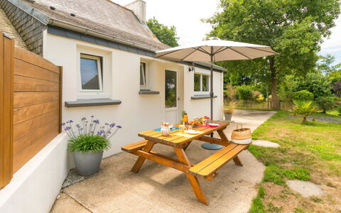Ty Naïg: Food, Table, Tableware, Plant, Furniture, Sky, Chair, Dishware, Plate, Outdoor Furniture