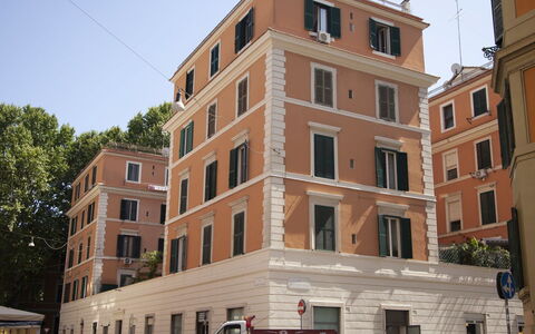 Testaccio Piramide: Building, Sky, Car, Window, Property, Vehicle, Automotive Exterior, Urban Design, Condominium, Neighbourhood