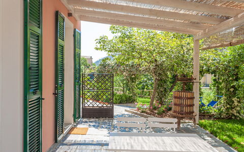 La Casa Dei Glicini - Levanto: Plant, Shade, Wood, Outdoor Furniture, Floor, Flooring, Real Estate, Swimming Pool, Leisure, Rectangle