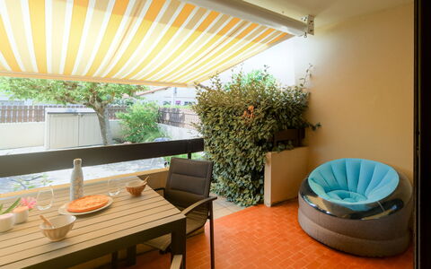 Palombe: Sky, Plant, Furniture, Plant Community, Table, Natural Landscape, Chair, Land Lot, Outdoor Furniture, Tree