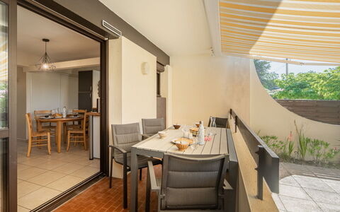 Palombe: Sky, Plant, Furniture, Plant Community, Table, Natural Landscape, Chair, Land Lot, Outdoor Furniture, Tree