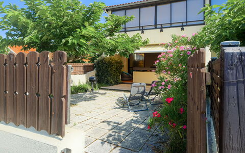 Palombe: Sky, Plant, Furniture, Plant Community, Table, Natural Landscape, Chair, Land Lot, Outdoor Furniture, Tree