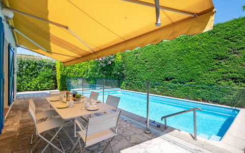 La Vigne: Sky, Plant, Furniture, Plant Community, Table, Natural Landscape, Chair, Land Lot, Outdoor Furniture, Tree